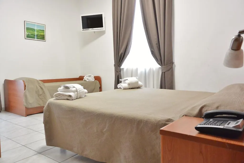 Hotel Trentina Milan 2*,  Italy